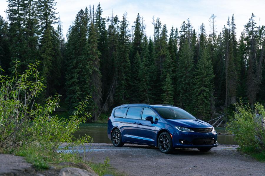  Chrysler Pacifica Limited S Appearance Package (RU) 2017 года  (фото 32 из 40)